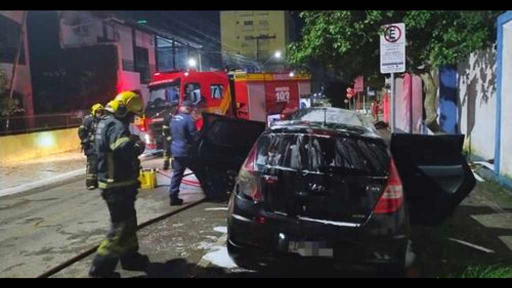 Homem coloca fogo no carro do namorado da ex-companheira, em Balneário Camboriú