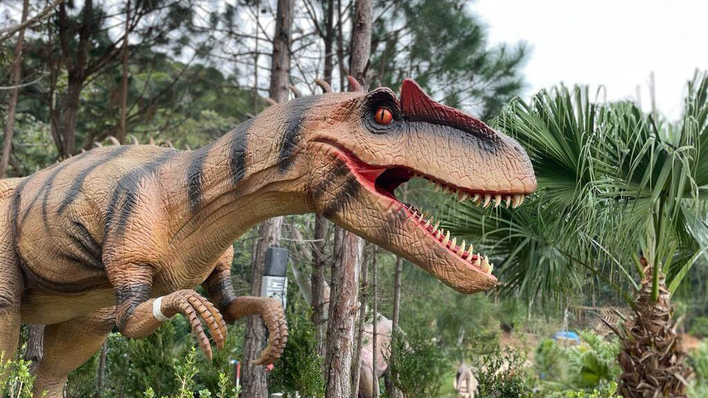 Maior parque temático de dinossauros do Brasil inaugura neste sábado, em Balneário Camboriú