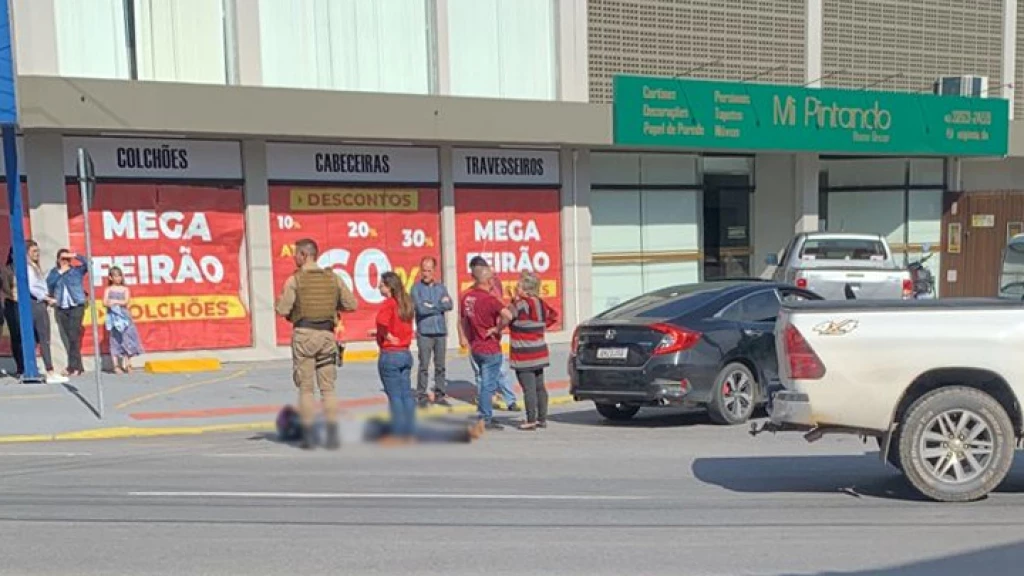Colisão entre moto e carro deixa motociclista ferido em Tijucas