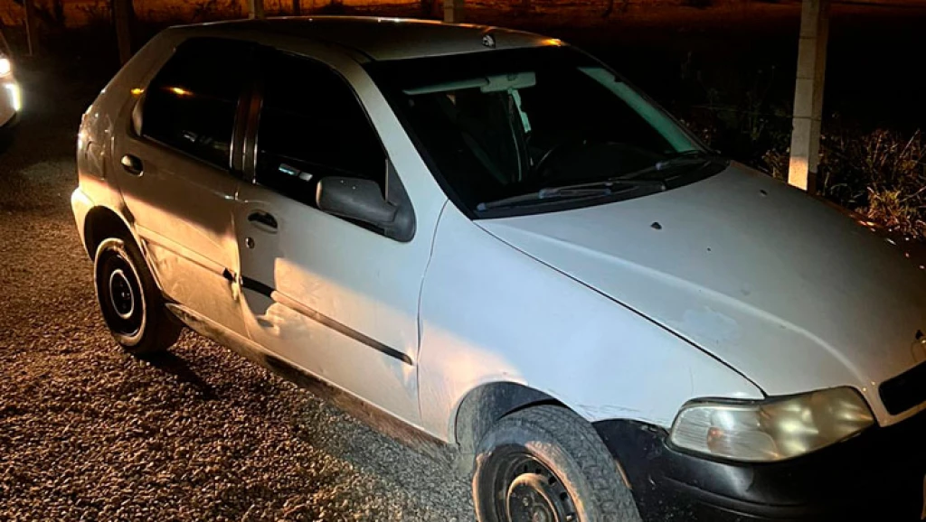 Carro roubado é encontrado abandonado em terreno baldio em Itapema