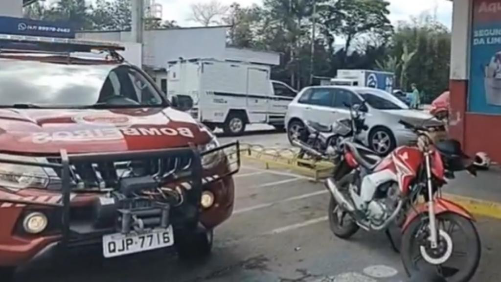 Duas pessoas morrem após colidir moto em estacionamento de supermercado