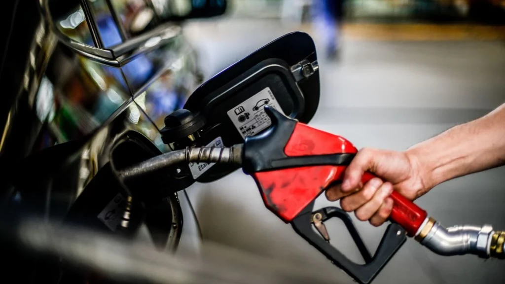 Preço da gasolina vai subir R$ 0,22 com aumento de impostos federais a partir de julho