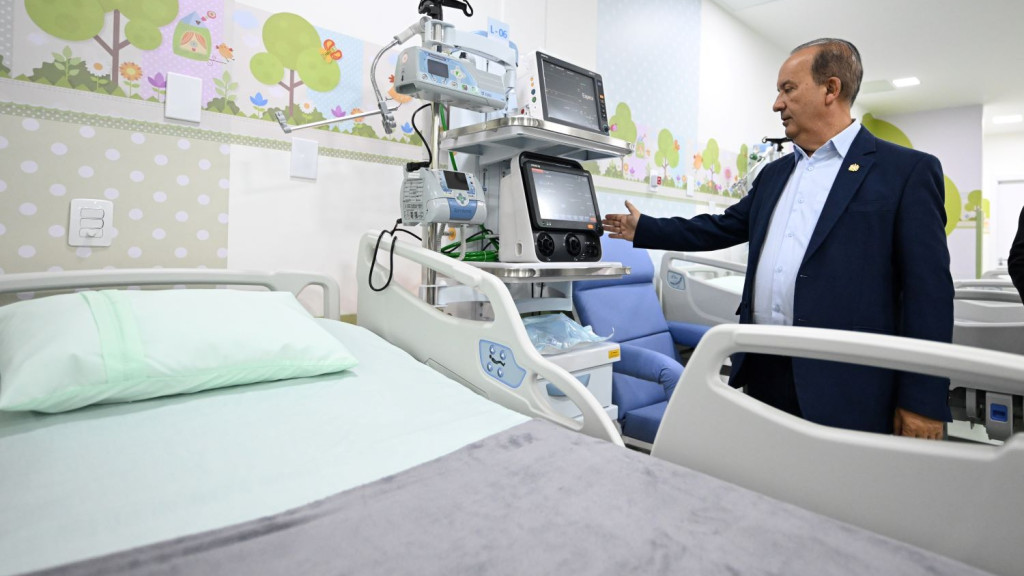 Governador inaugura 10 novos leitos de UTI pediátrica no Hospital e Maternidade Oase em Timbó