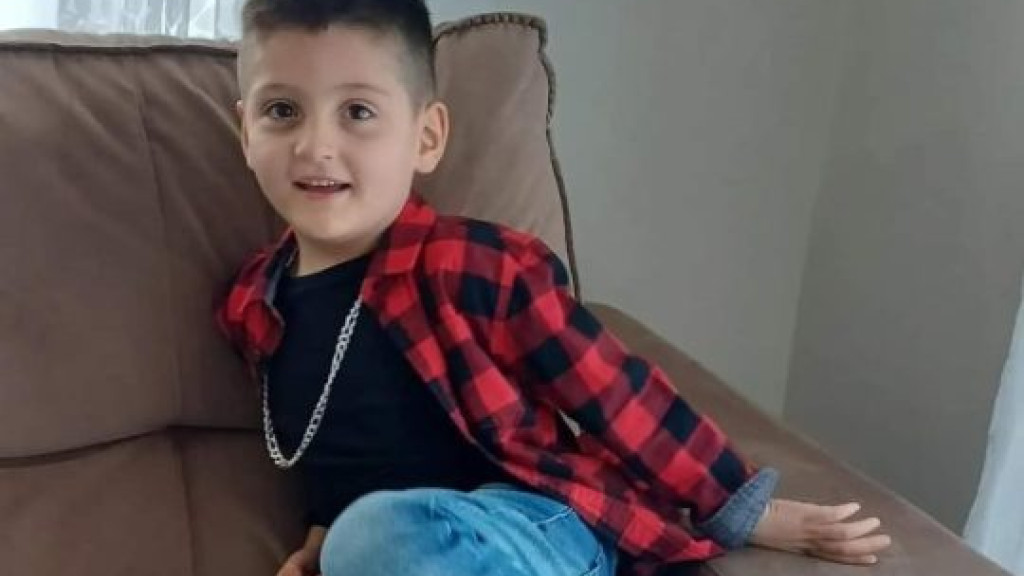 Menino autista de 5 anos é encontrado morto dentro de lago em SC