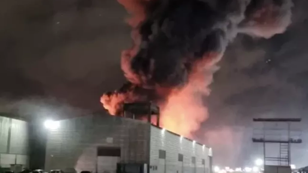 Incêndio destrói galpão de empresa às margens da BR-101