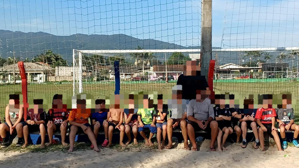 TRISTEZA: Chinelão furta bolas de futebol e deixa crianças sem treinar em Porto Belo