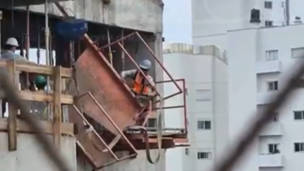 VÍDEO: Trabalhador cai de prédio de 25 metros em Chapecó