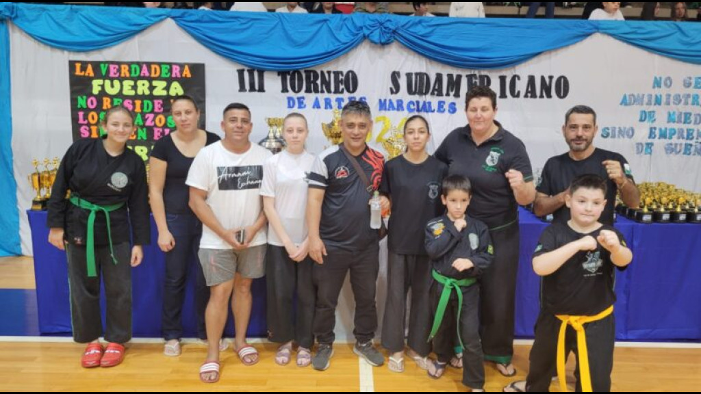 Atletas de Porto Belo conquistam título de campeãs no Sul-americano de Artes Marciais na Argentina