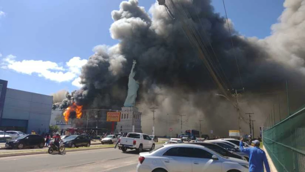 VÍDEO: Incêndio destrói loja da Havan em Vitória da Conquista, na Bahia