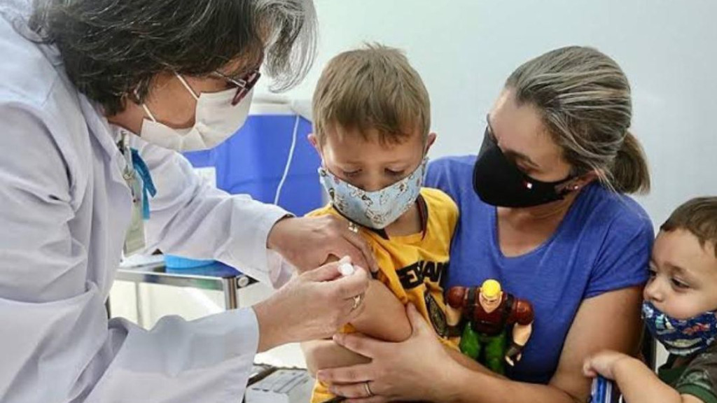 Itapema e Bombinhas dispensam vacina da COVID para matrícula de crianças
