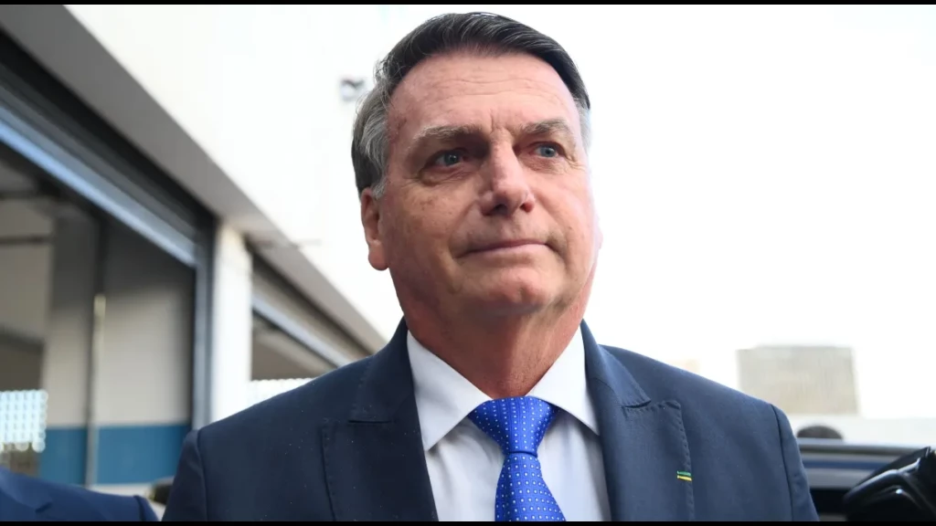 Bolsonaro avisa Moraes que irá para a Argentina; veja documento