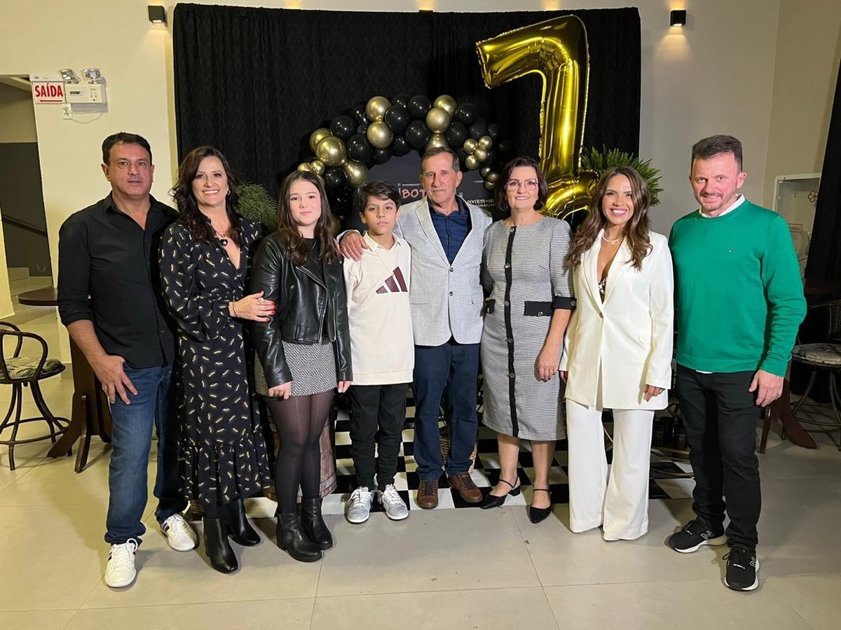 José Medeiros ao lado da família em Tijucas