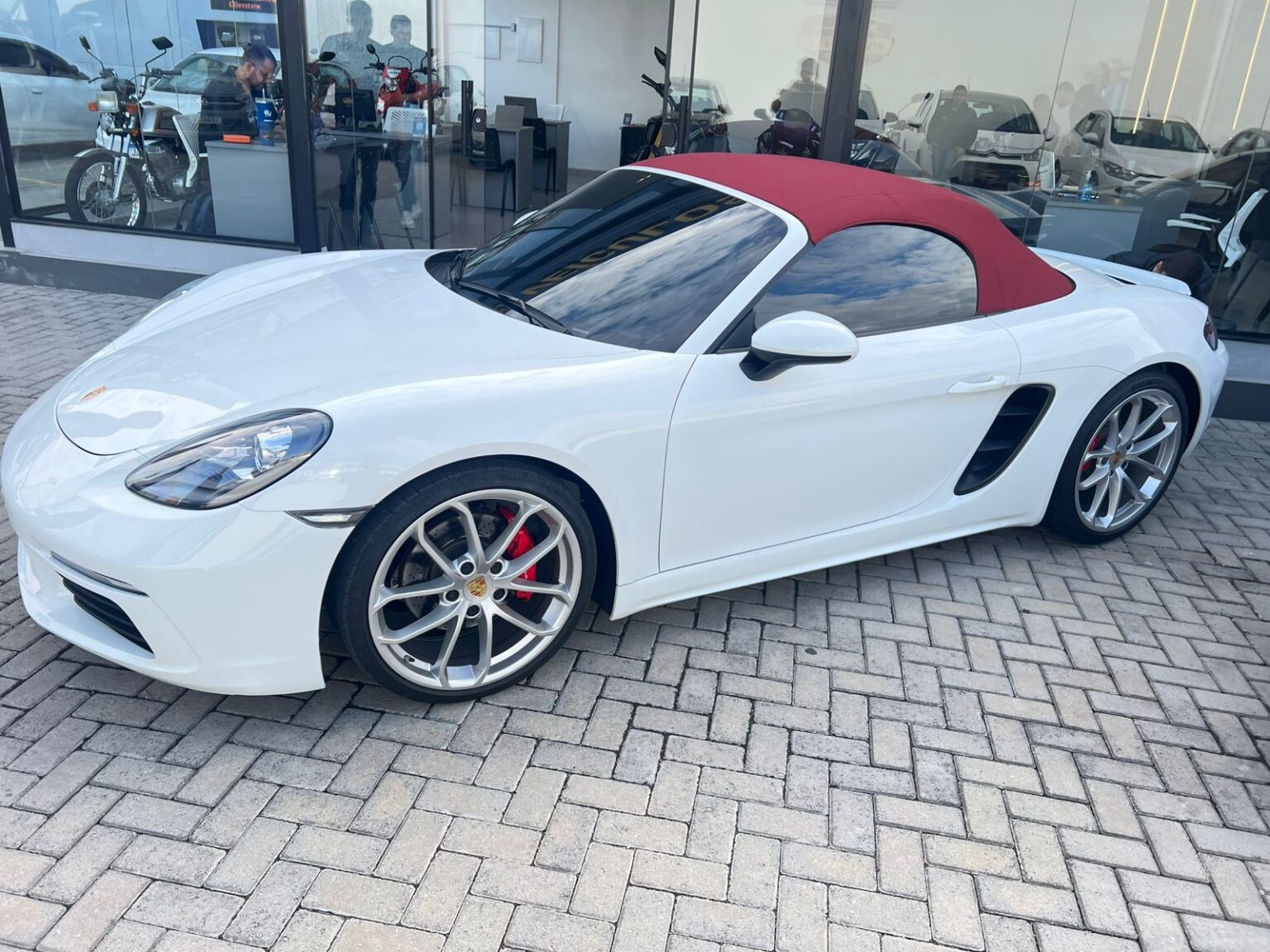 'De novo': Porsche apreendido durante investigação de lavagem de dinheiro