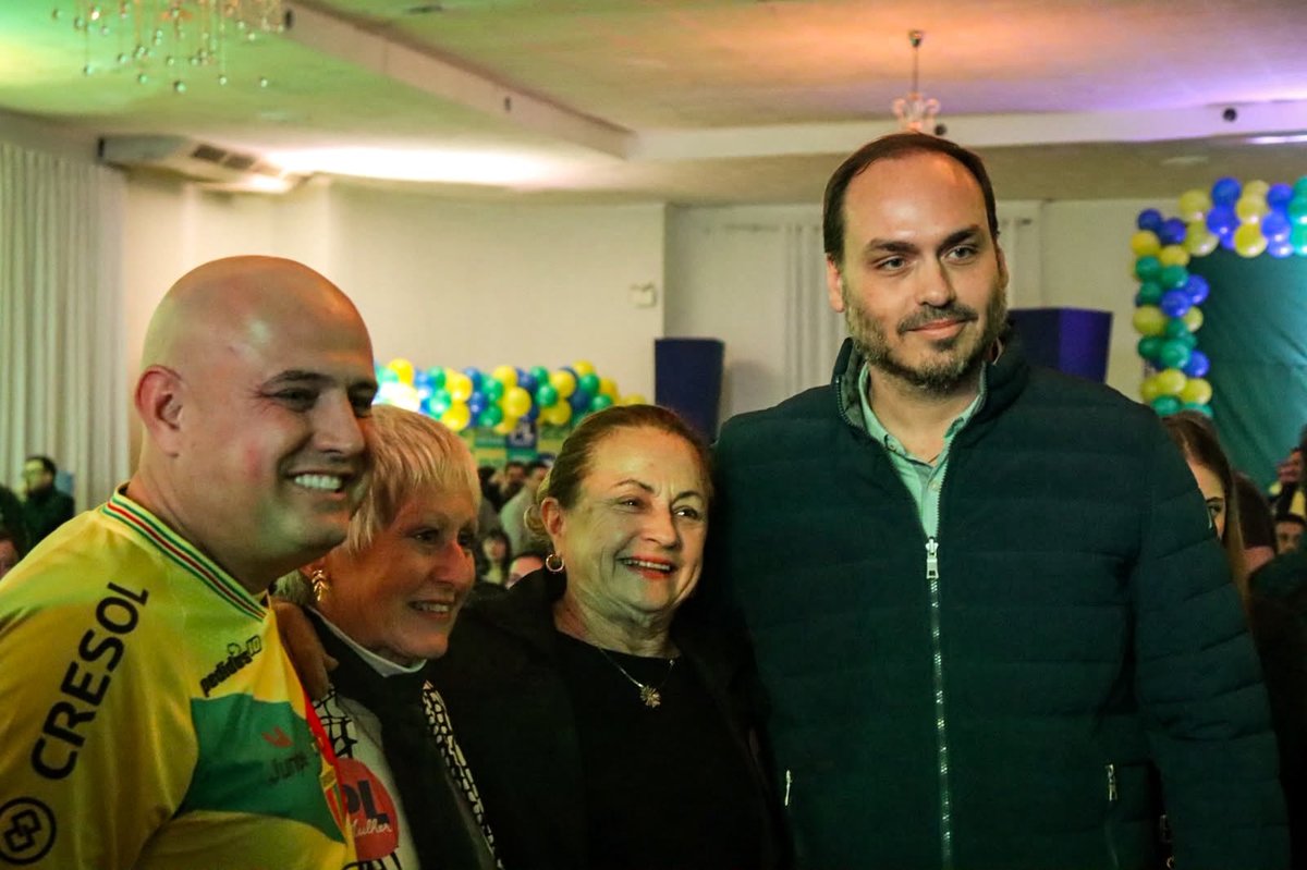 Carlos Bolsonaro participou do lançamento da pré-candidatura em Brusque