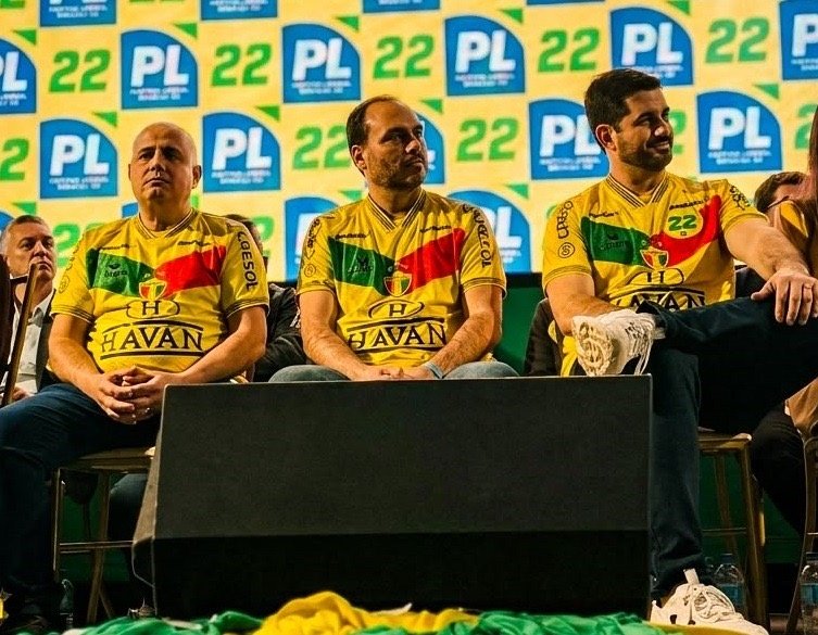 Camisas do Brusque FC durante evento de lançamento de pré-candidatura do PL em Santa Catarina