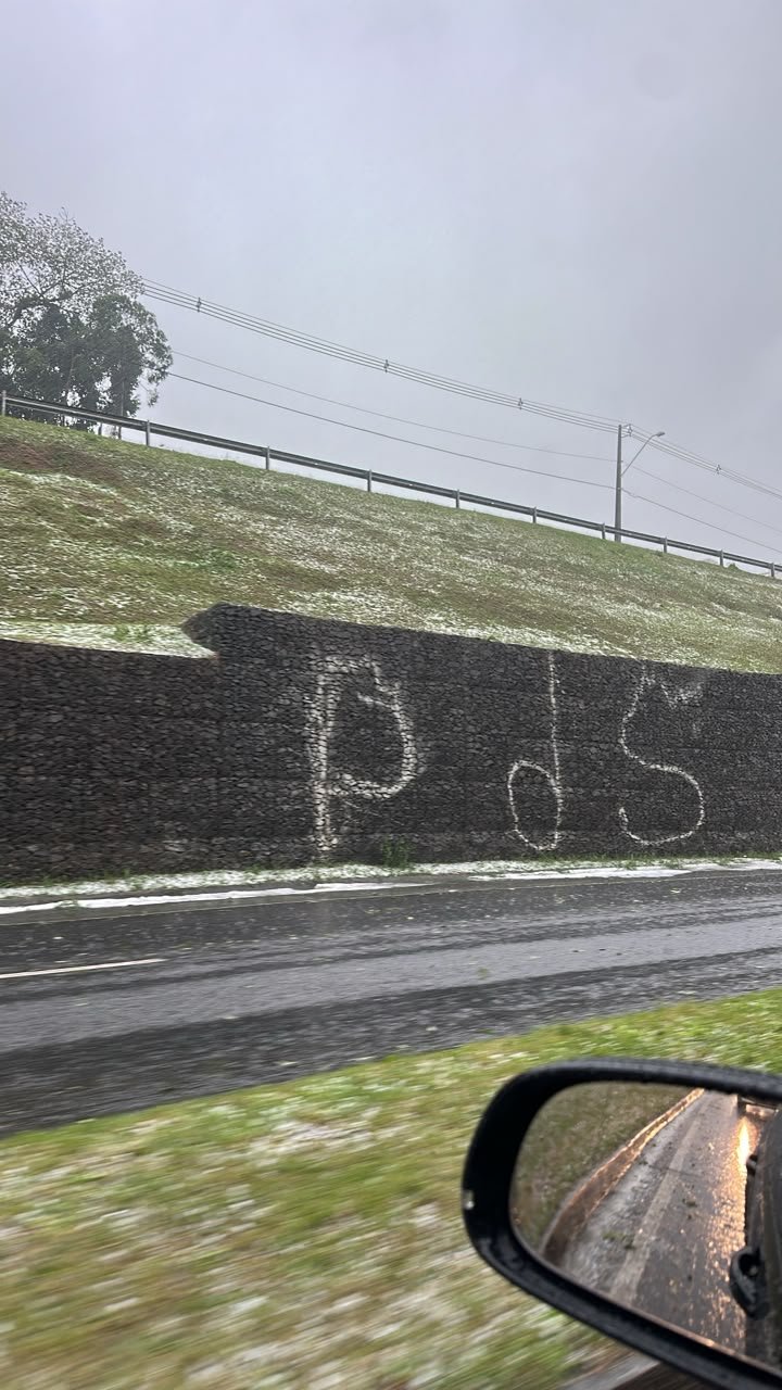 Quintais ficaram brancos em poucos minutos