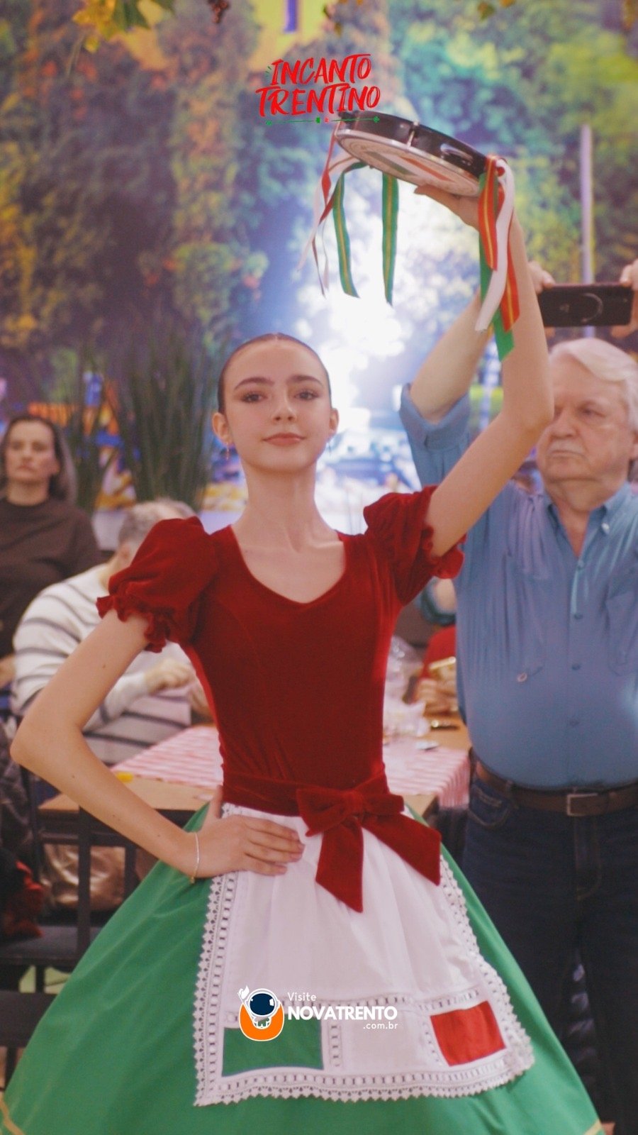 Apresentação de dança típica na Incanto Trentino