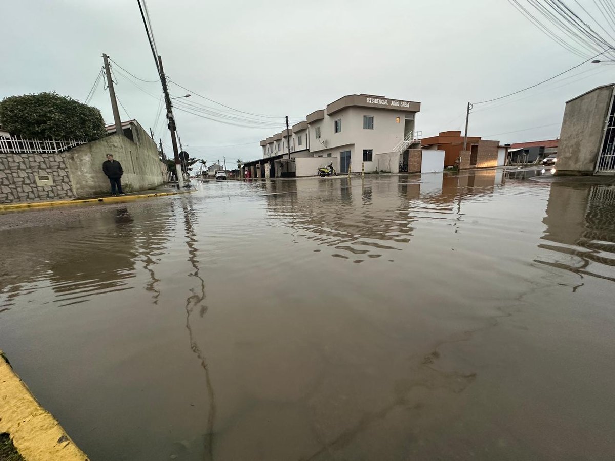 Alagamento em Tijucas provocado pela maré alta