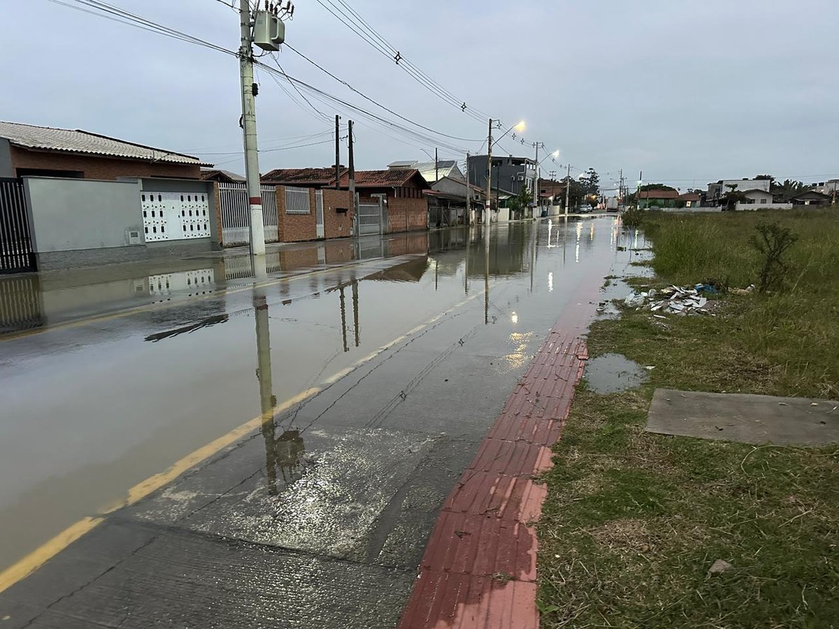 Alagamento em Tijucas provocado pela maré alta