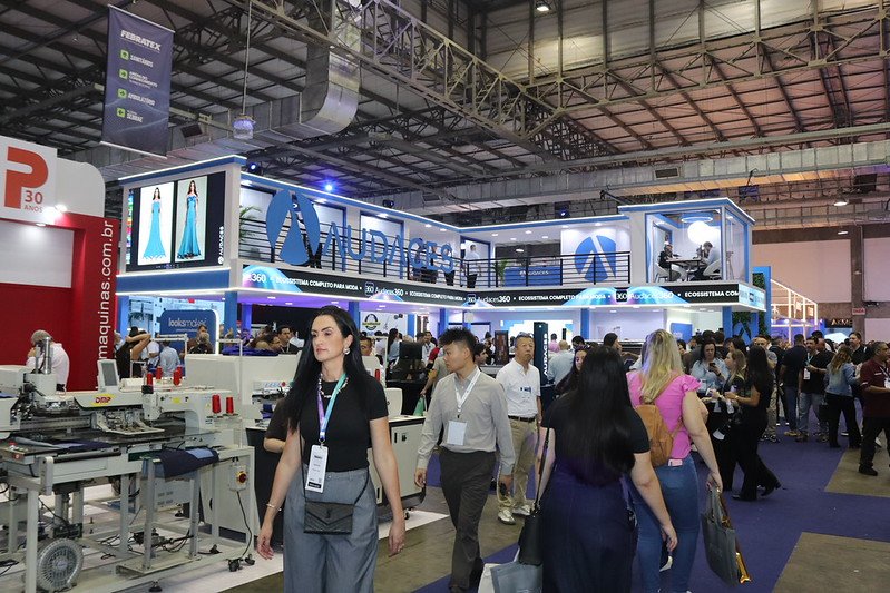 Fabricantes de máquinas e equipamentos apresentam novidades do setor têxtil durante a feira