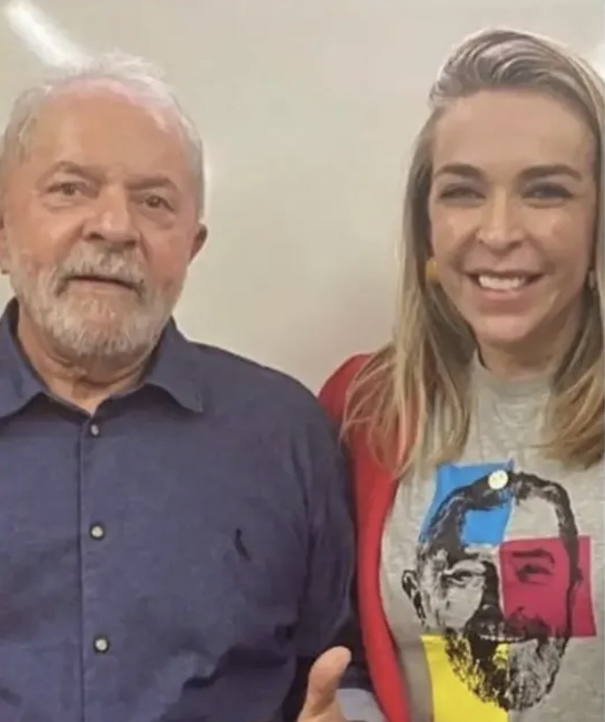 A lobista aparece ao lado do presidente em registro publicado em seu próprio perfil durante o período eleitoral de 2022. Foto: Reprodução/Instagram