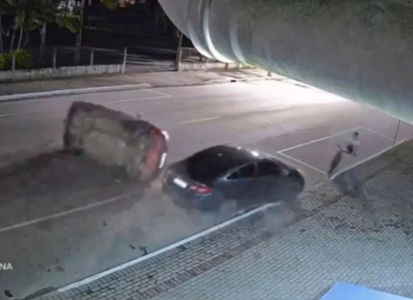 “Por pouco”: criança pula da bicicleta e escapa por um triz de carro desgovernado em SC - QTU Questões do Universo