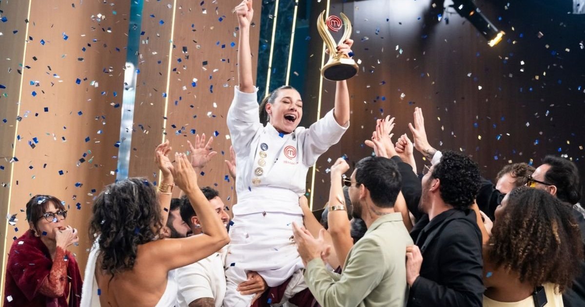 Filha de pescador de SC, bombeira catarinense vence o MasterChef com siri, tainha e ostra