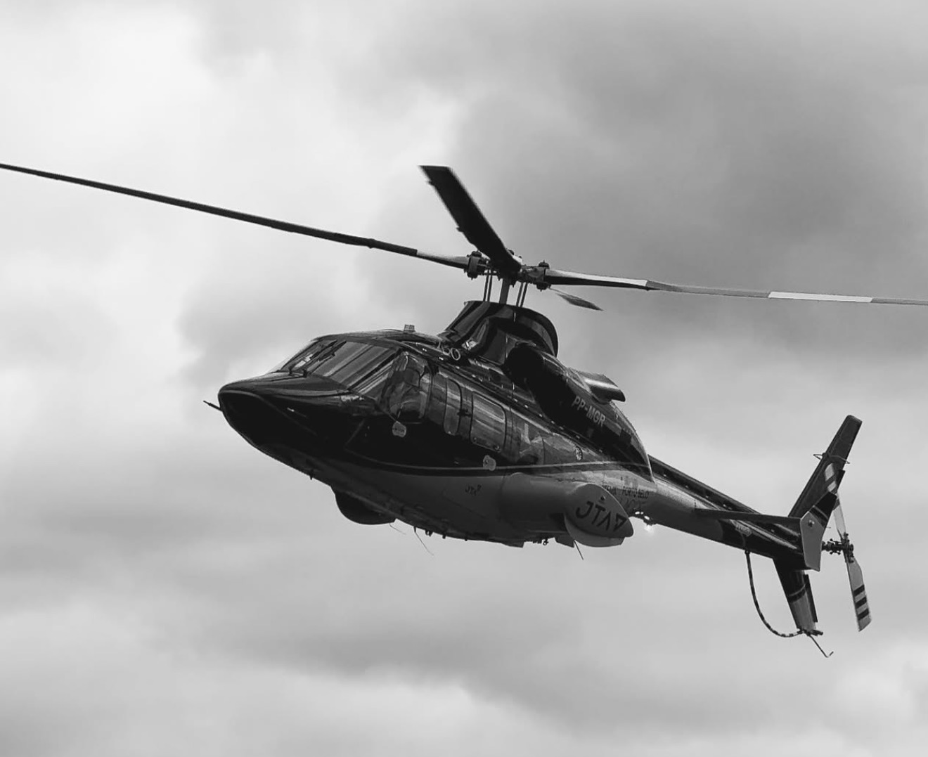 Helicóptero Bell 430 de prefixo PP-MGR em voo