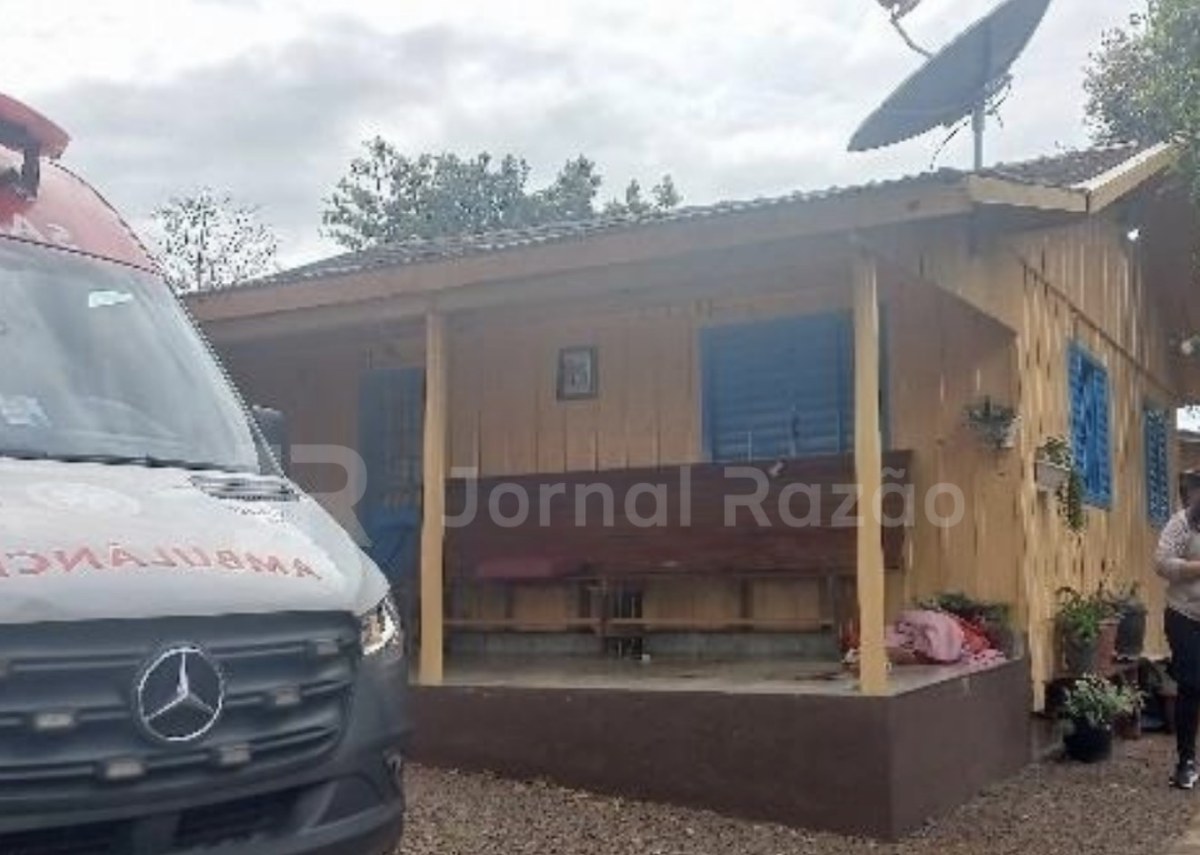 Idoso de 85 anos tem crise de ciúmes e acaba morto após atacar esposa a facadas em Chapecó