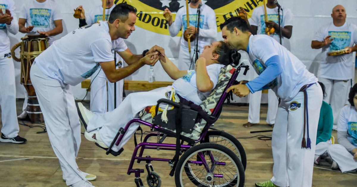 Capoeira inclusiva leva professor de Itapema a receber homenagem no Rio