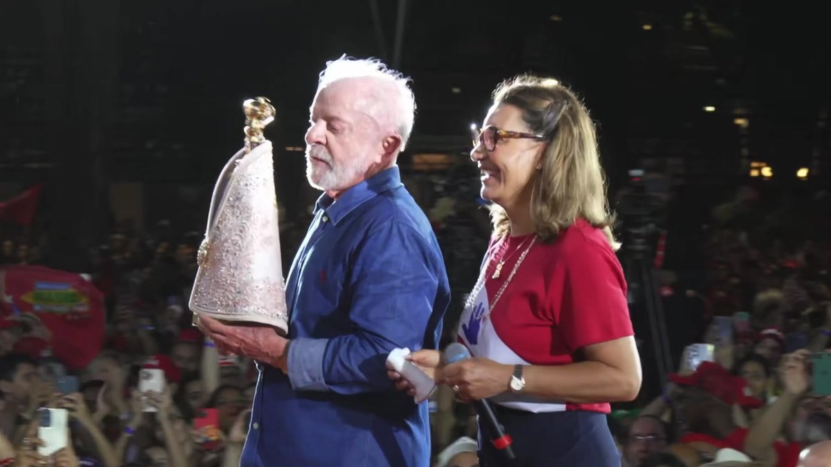 Lula ergue imagem de Nossa Senhora em meio à fake news que liga Flávio ao “fim da padroeira”