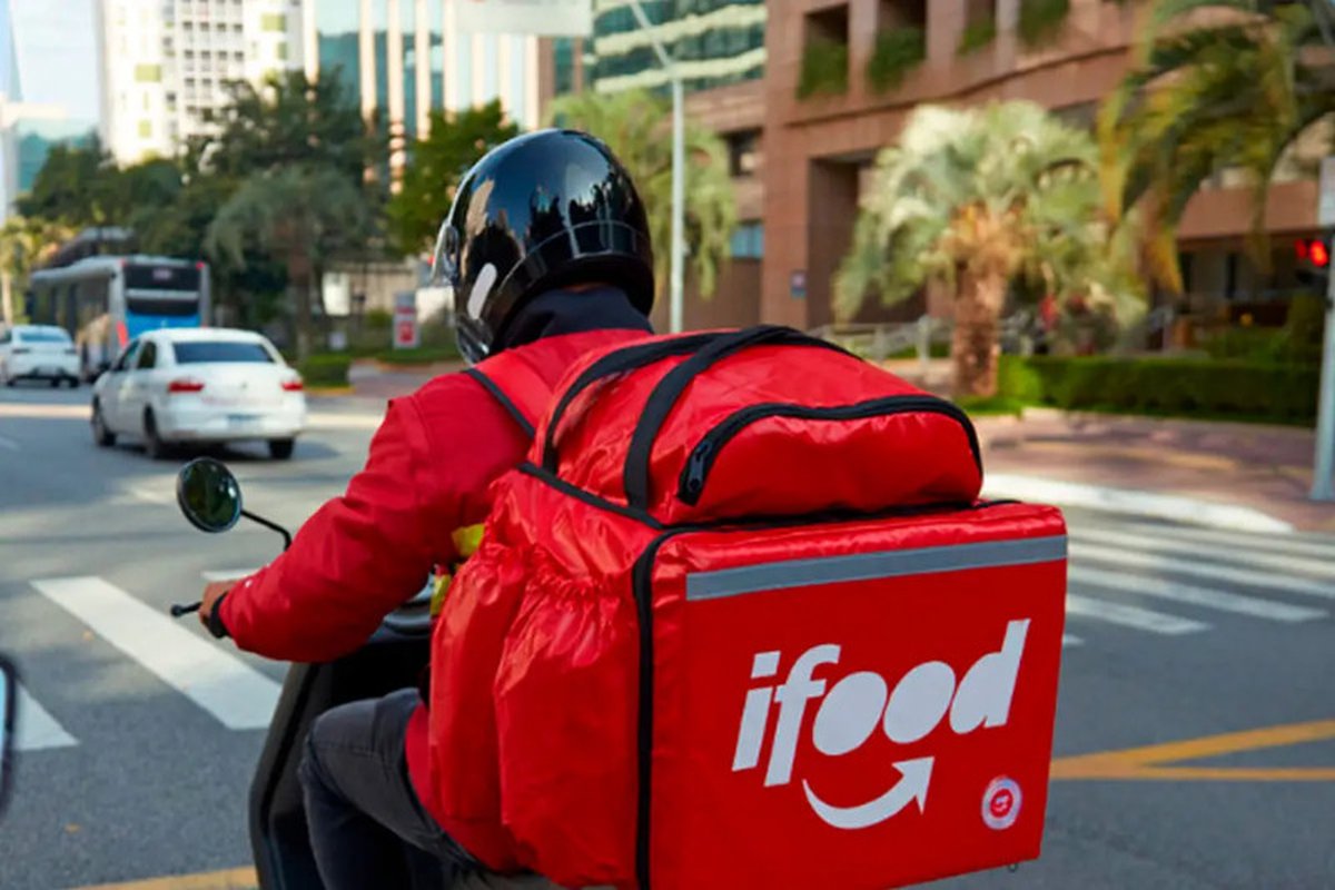 Sob Lula, Brasil bate recorde e tem 84 milhões com o nome sujo: “parcelando até no iFood”