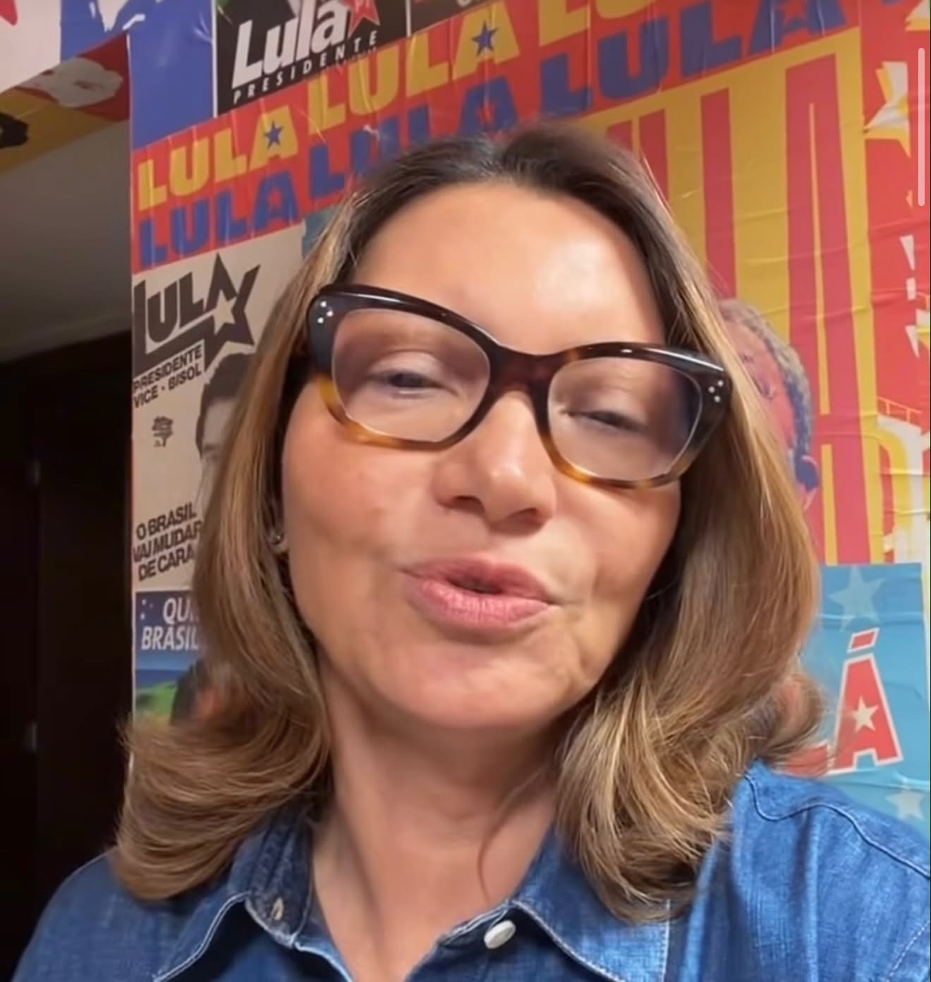 Janja prevê “covas abertas”, armas em casa e fim da Farmácia Popular se Flávio Bolsonaro for eleito