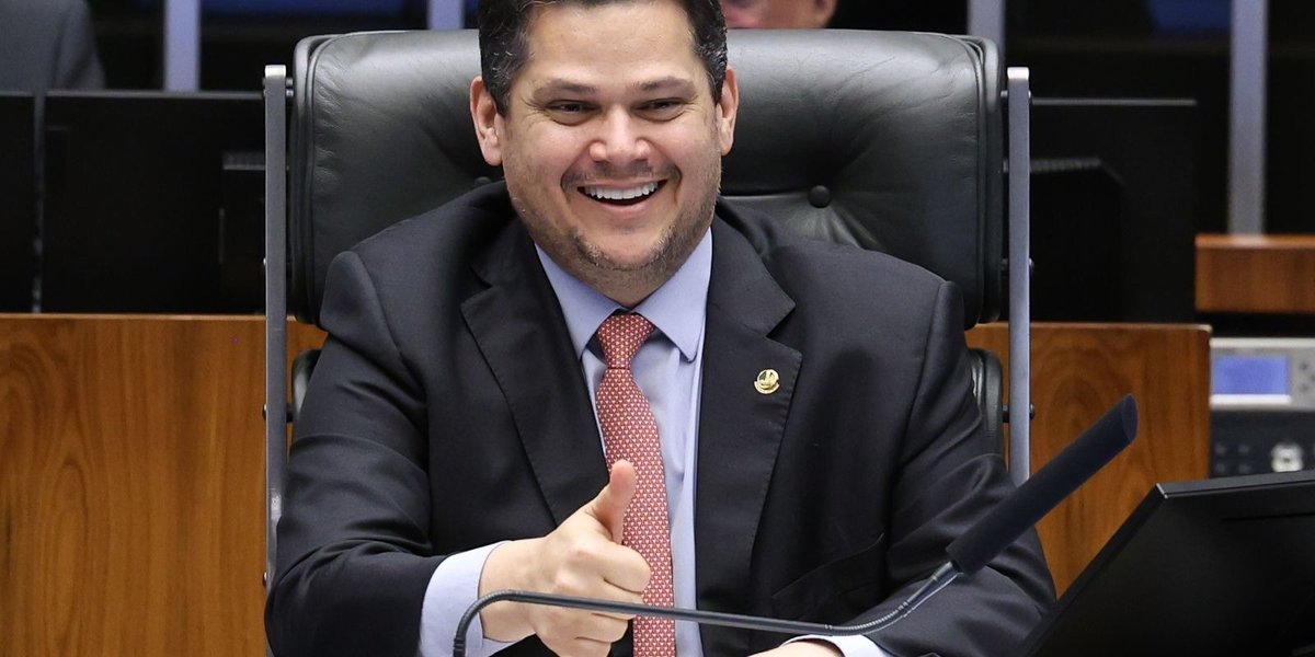 Alcolumbre diz ter 48 votos e topa encarar o PL no Senado, mas avisa que não pauta impeachment de Moraes