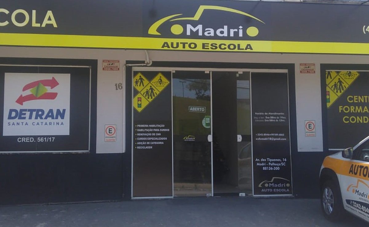 Família paga R$ 2.524, filho faz só uma aula de carro e autoescola fecha de repente em Palhoça