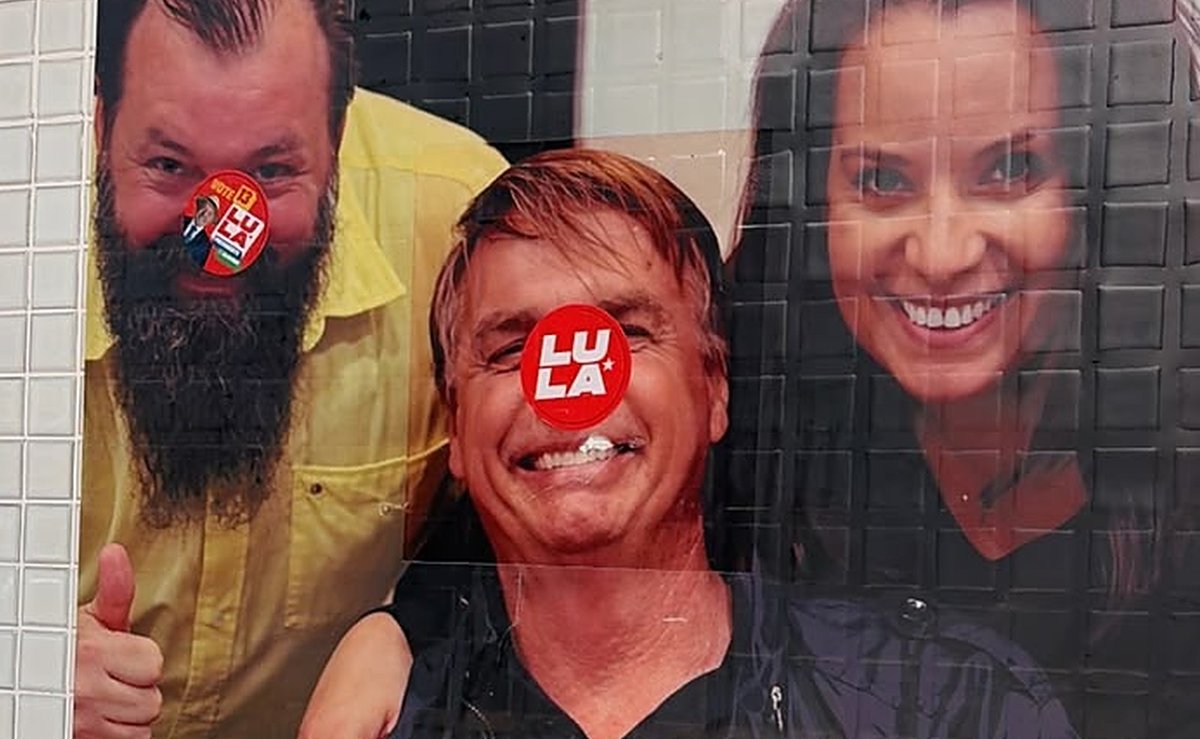 “Vou pegar vocês”: câmera flagra adolescentes colando Lula na cara de Bolsonaro em açougue de BC