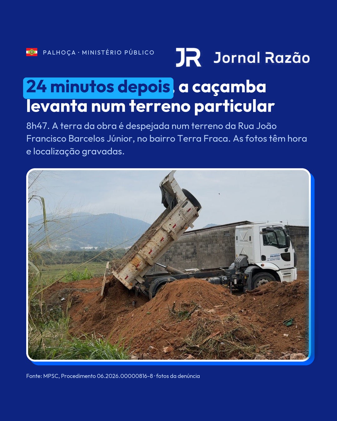 Às 8h47, a caçamba levantada num terreno particular no bairro Terra Fraca