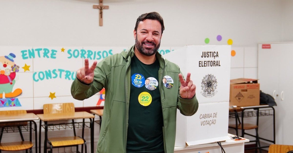 Daniel Freitas (PL) vota em Criciúma e tenta o terceiro mandato de deputado federal