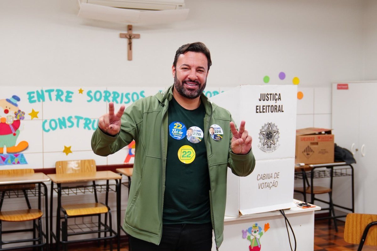 Daniel Freitas (PL) vota em Criciúma e tenta o terceiro mandato de deputado federal