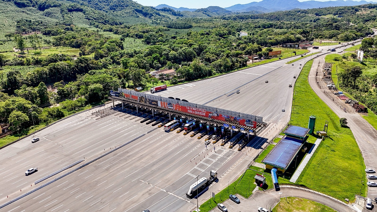 Feriado deve levar mais de 870 mil veículos à BR-101 entre Garuva e Palhoça
