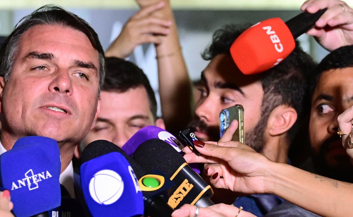 “Vai ser muito prazeroso esfregar algumas verdades na cara dele”, diz Flávio ao chegar ao debate com Lula
