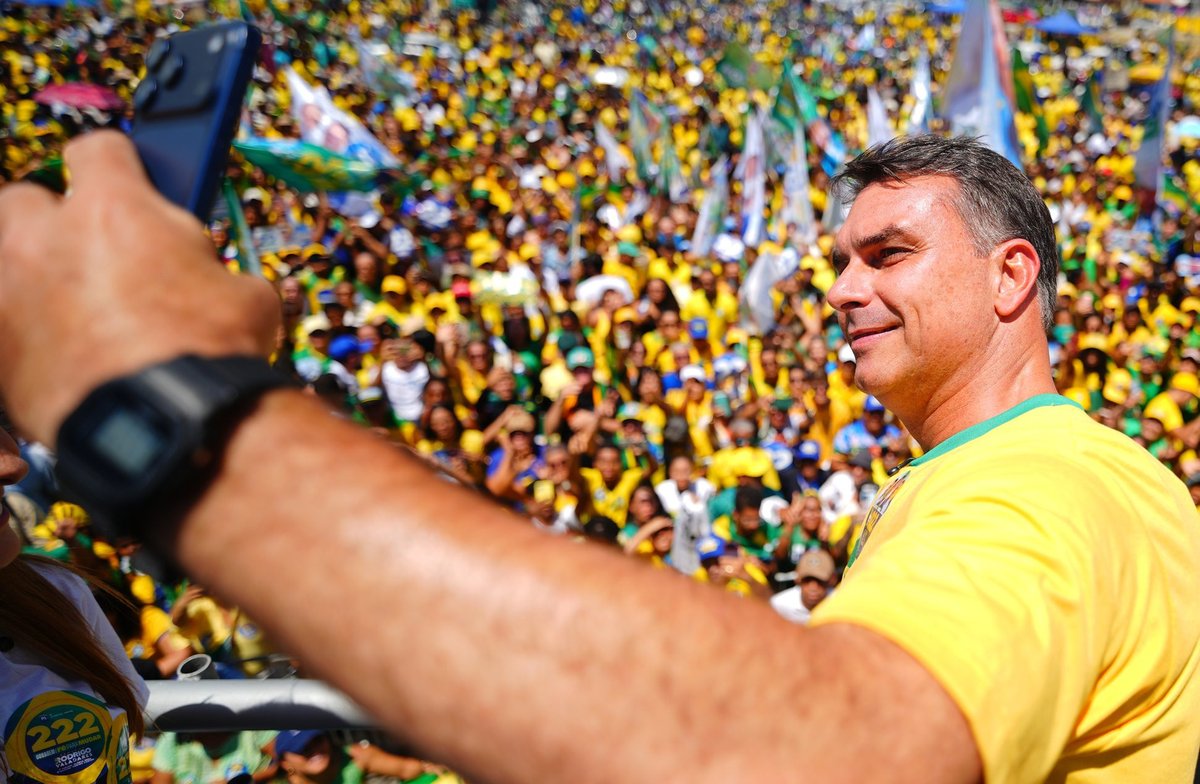 Flávio Bolsonaro tem 62,6% e Lula 24,5% na soma dos países onde a votação já terminou