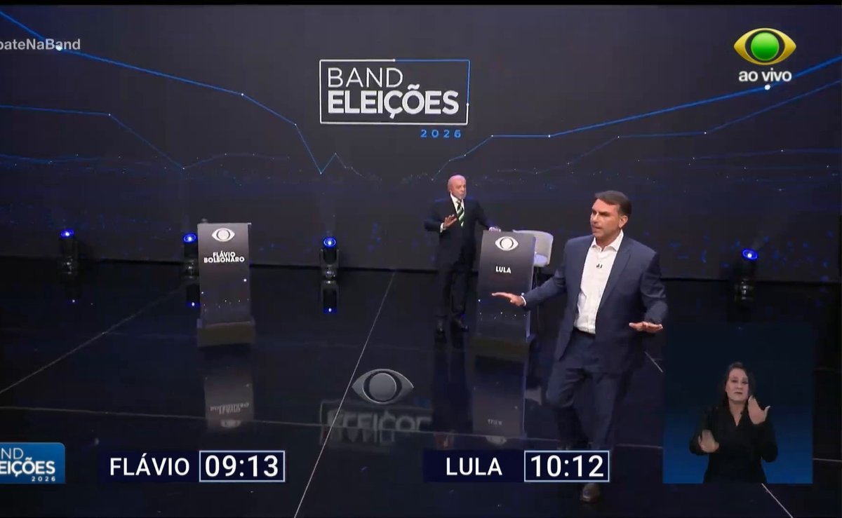 “Eu tô sem carteira aqui, senão vai me roubar”: Flávio provoca Lula, que o chama de miliciano no debate