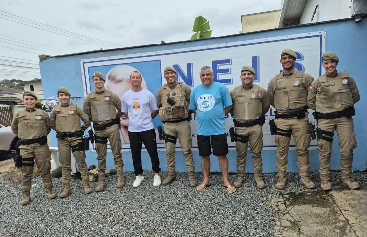 Futuros policiais militares doam meia tonelada de alimentos a famílias carentes de Palhoça
