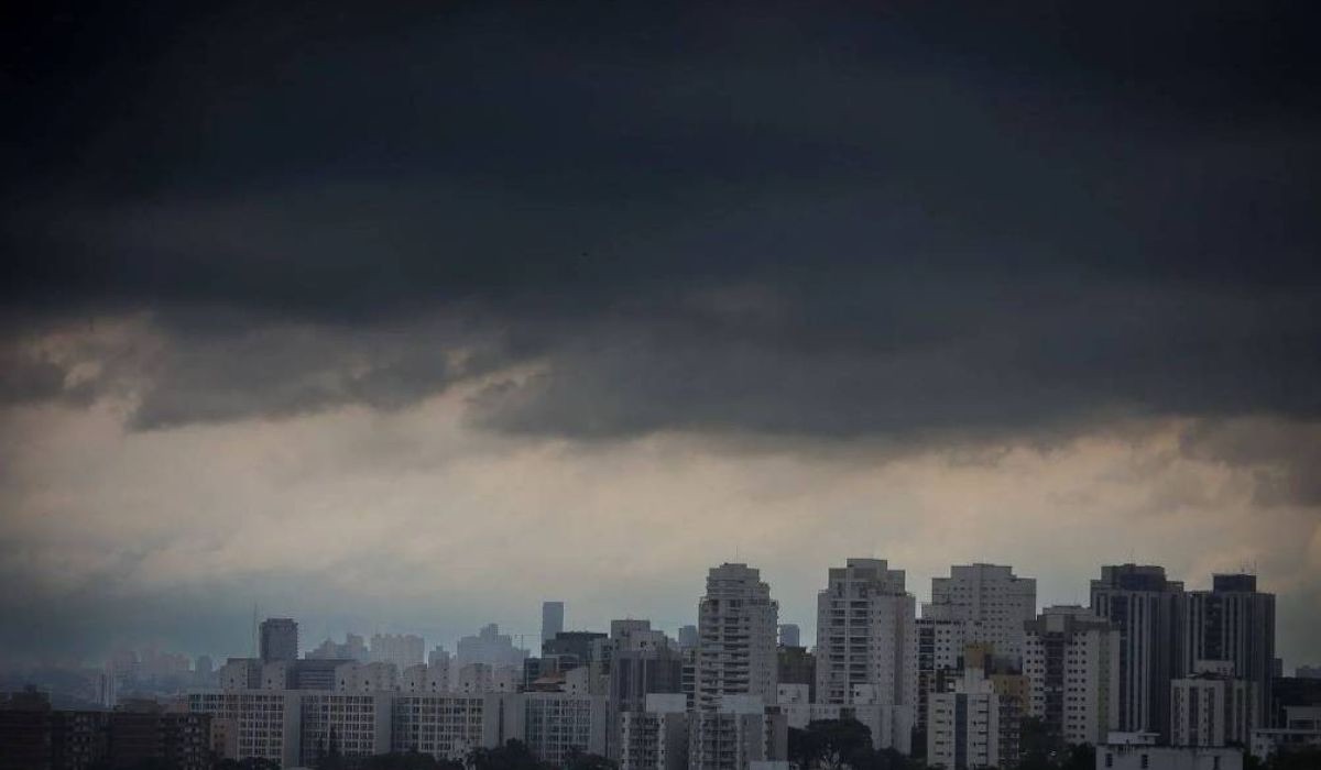SC em alerta: temporais avançam e trazem risco alto de enxurradas nesta sexta
