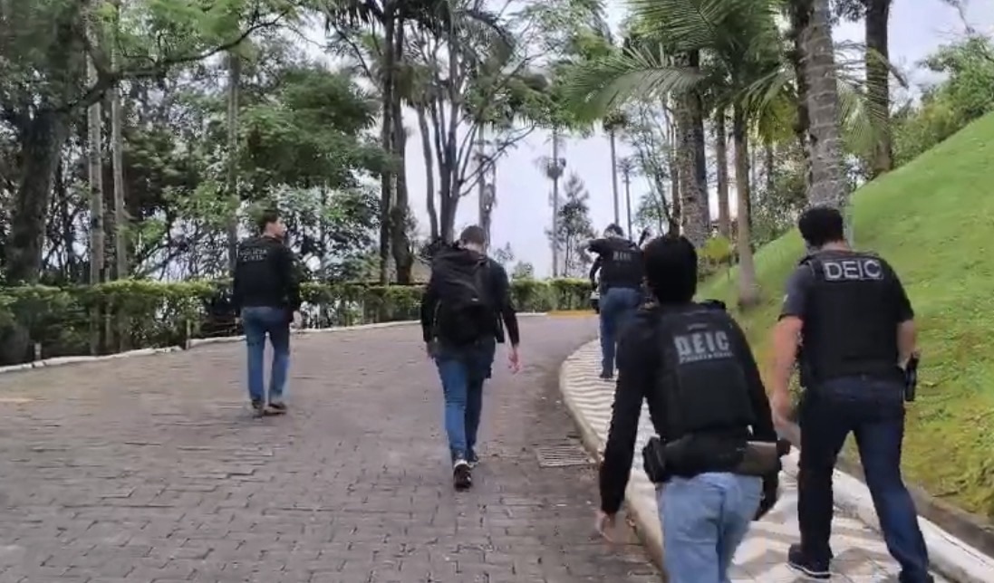 Operação contra furtos de cargas de aço tem mandados em Blumenau, Indaial, Joinville e SP