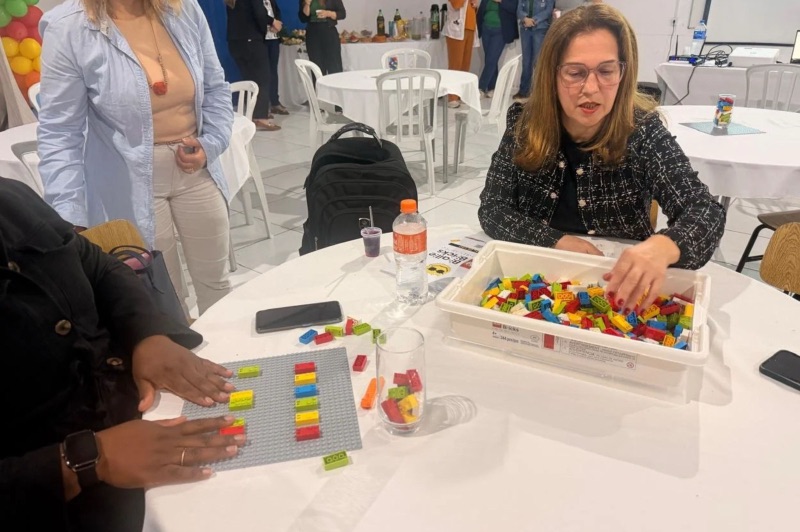 Escolas de Itajaí receberão kits de Lego para alfabetização em Braille
