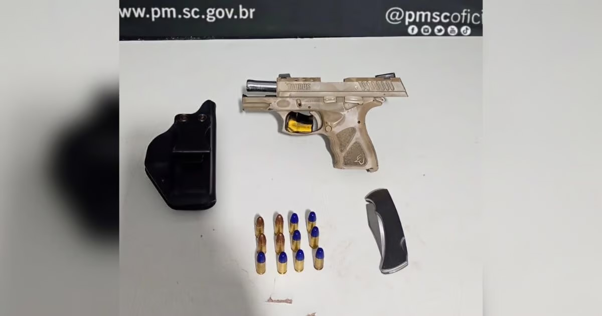Motorista faz “cavalo de pau” e acaba preso com pistola em Itajaí