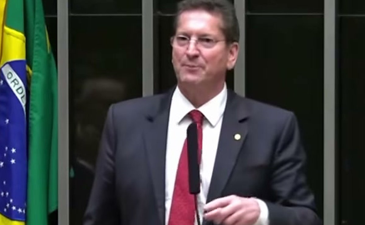 “Vai prender muito bolsonarista”: deputado do PT diz ter informação da PF e quer Bolsonaro de volta à cadeia