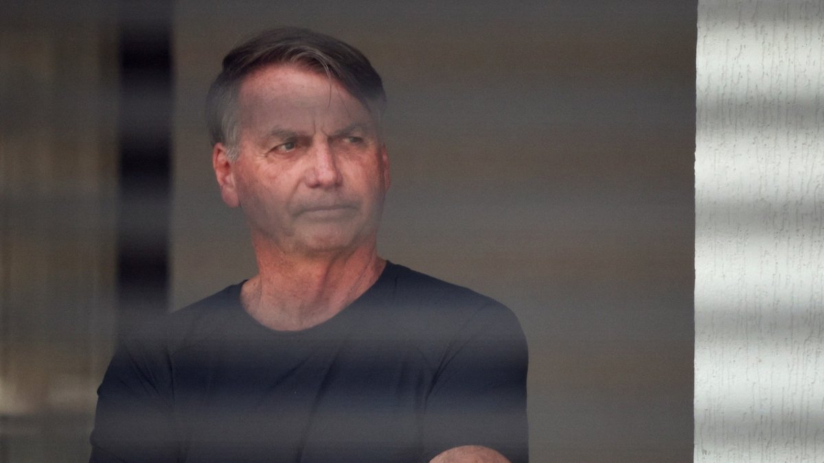 Lei da Dosimetria pode reduzir o tempo de Bolsonaro no regime fechado para 2 anos e 3 meses